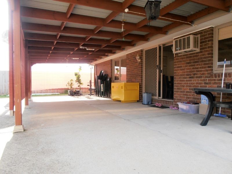 18 AXEDALE CRESCENT, Endeavour Hills VIC 3802