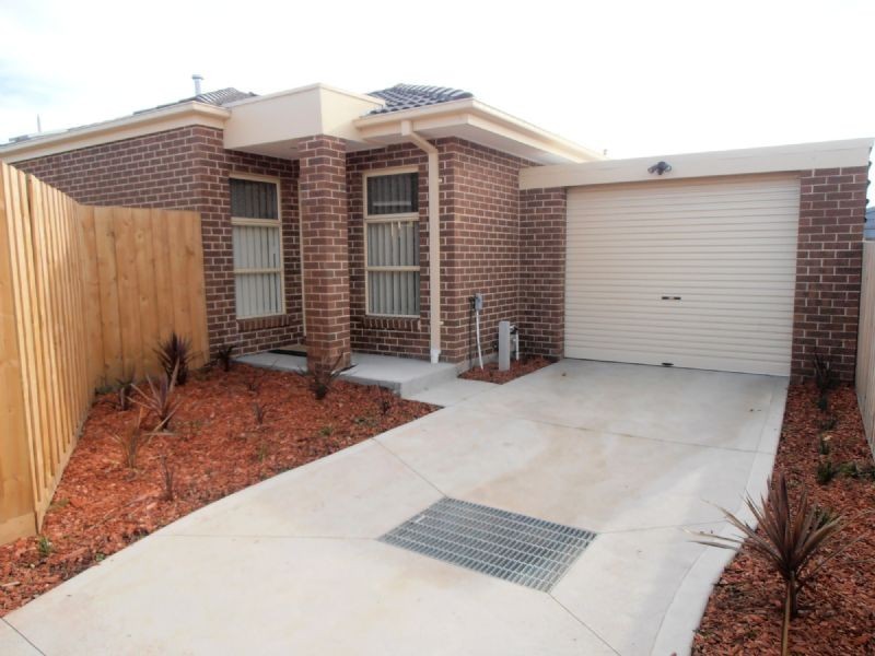 2/7 SANDALA COURT, Dandenong North VIC 3175