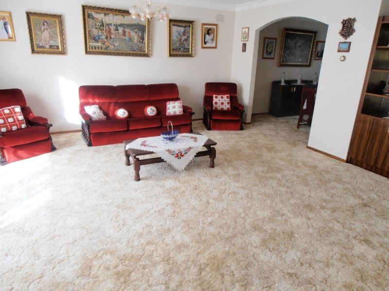 16 DAMPIER COURT, Endeavour Hills VIC 3802