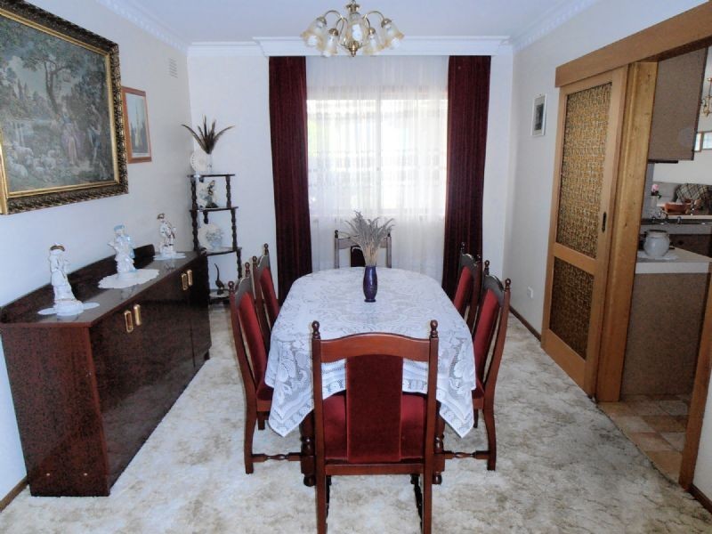 16 DAMPIER COURT, Endeavour Hills VIC 3802