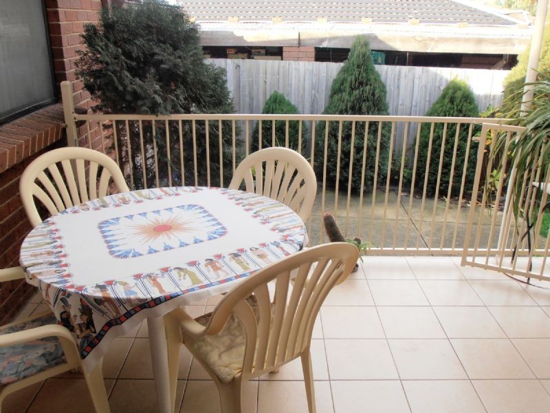 16 DAMPIER COURT, Endeavour Hills VIC 3802