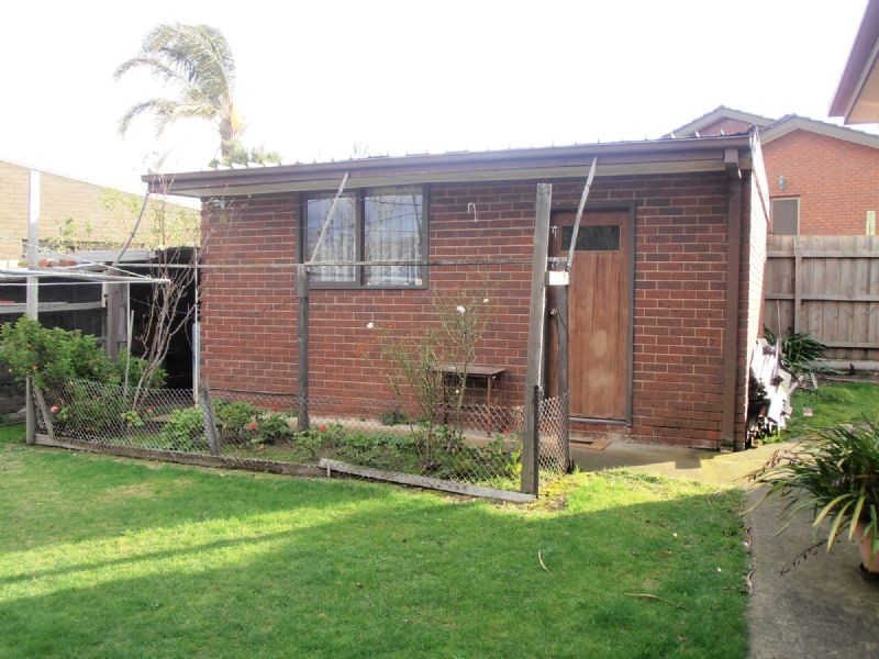 16 DAMPIER COURT, Endeavour Hills VIC 3802