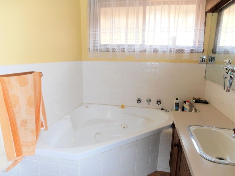 5 WESTMINSTER AVE, Dandenong North VIC 3175