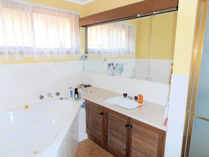 5 WESTMINSTER AVE, Dandenong North VIC 3175