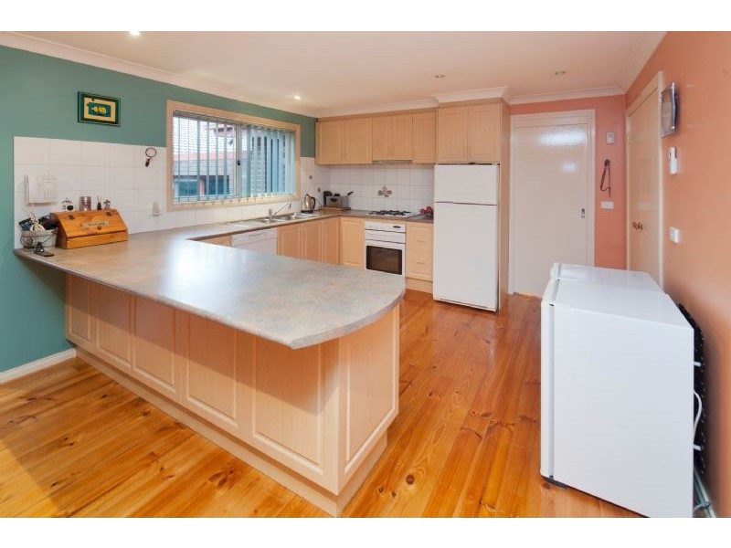 30 LAURISTON DVE, Endeavour Hills VIC 3802