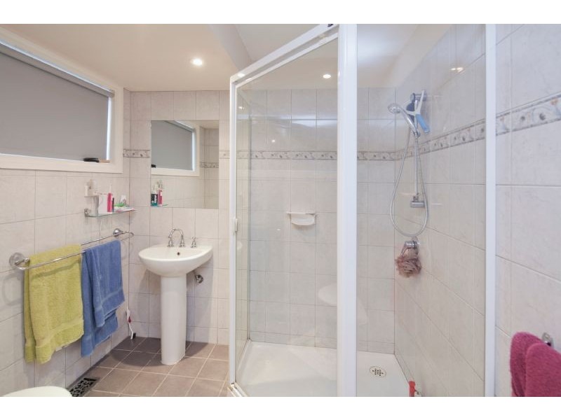 30 LAURISTON DVE, Endeavour Hills VIC 3802