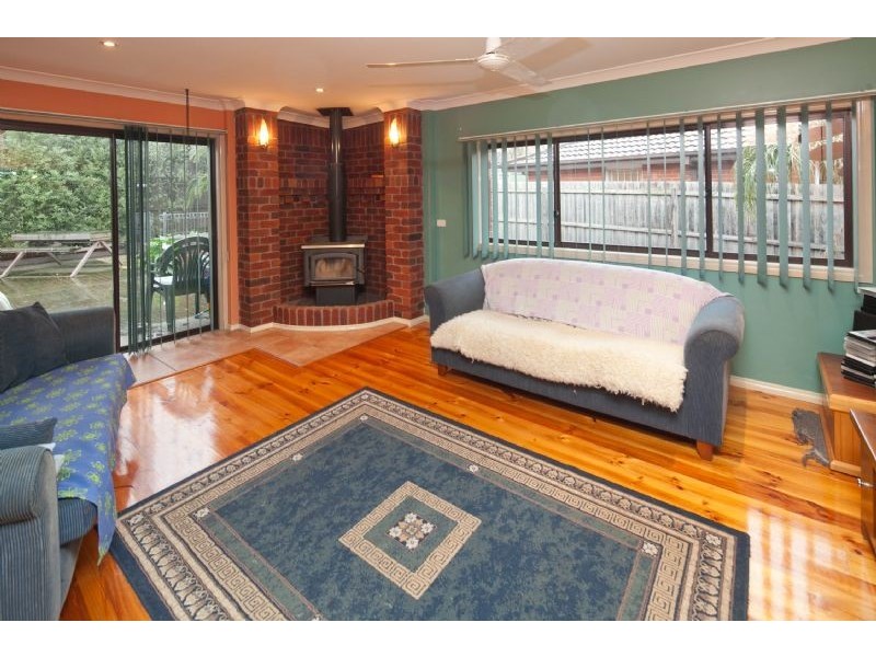 30 LAURISTON DVE, Endeavour Hills VIC 3802