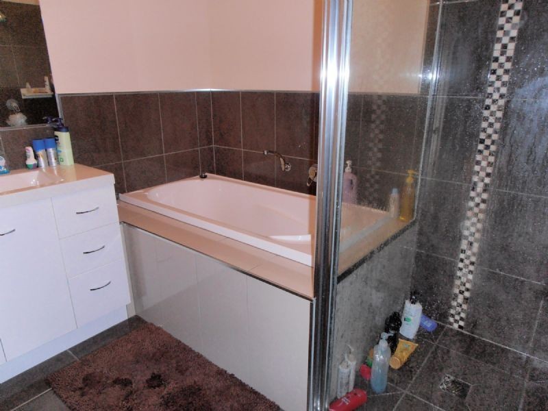 2/26 ALMOND DVE, Doveton VIC 3177