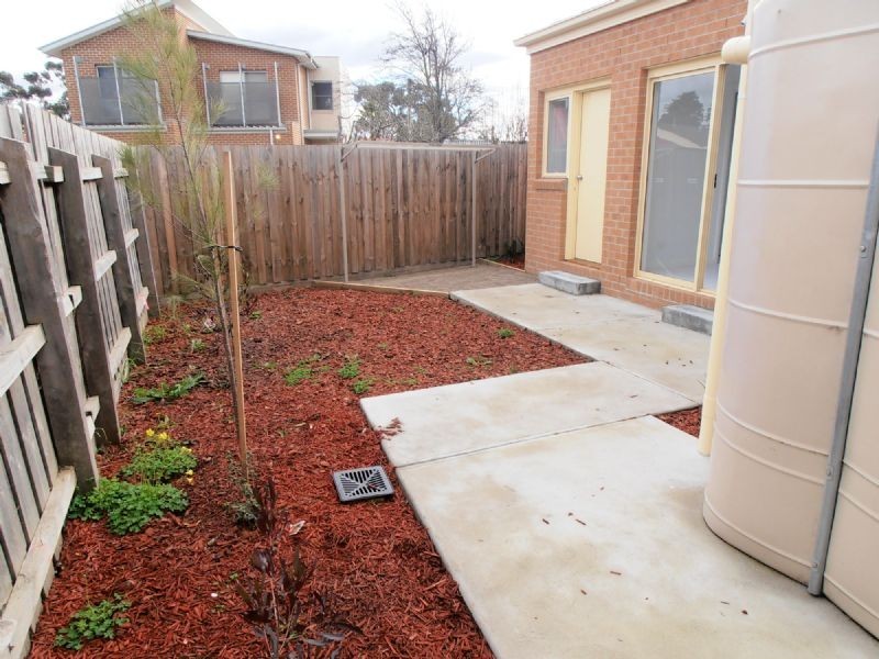 2/37 Scarlet Drive, Doveton VIC 3177