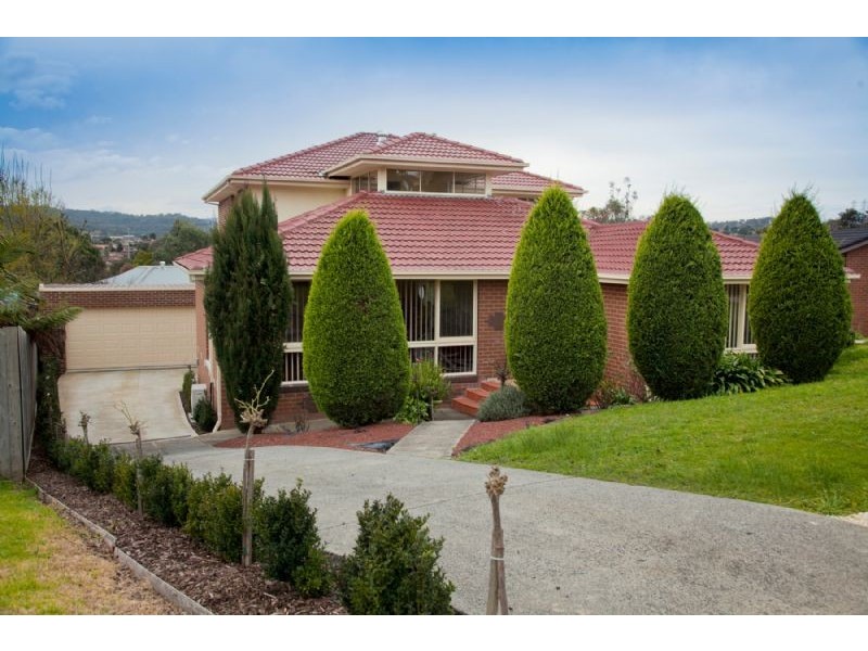 6 AARAN CLOSE, Endeavour Hills VIC 3802