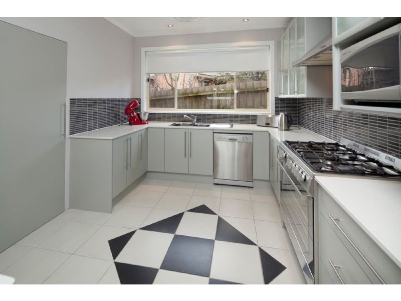 6 AARAN CLOSE, Endeavour Hills VIC 3802