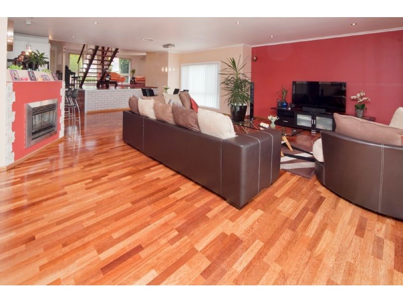 6 AARAN CLOSE, Endeavour Hills VIC 3802