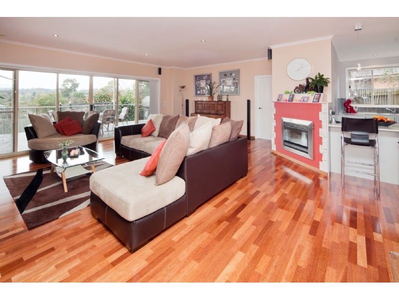 6 AARAN CLOSE, Endeavour Hills VIC 3802