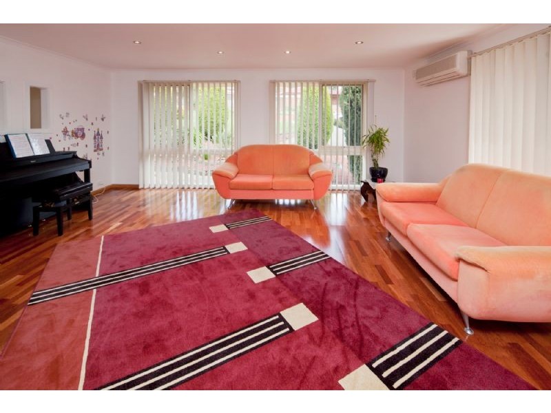 6 AARAN CLOSE, Endeavour Hills VIC 3802