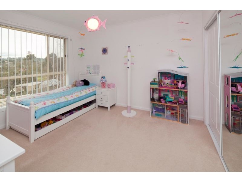 6 AARAN CLOSE, Endeavour Hills VIC 3802