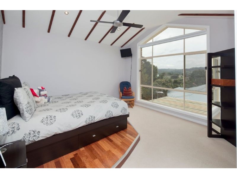 6 AARAN CLOSE, Endeavour Hills VIC 3802