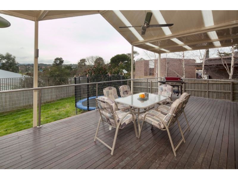 6 AARAN CLOSE, Endeavour Hills VIC 3802