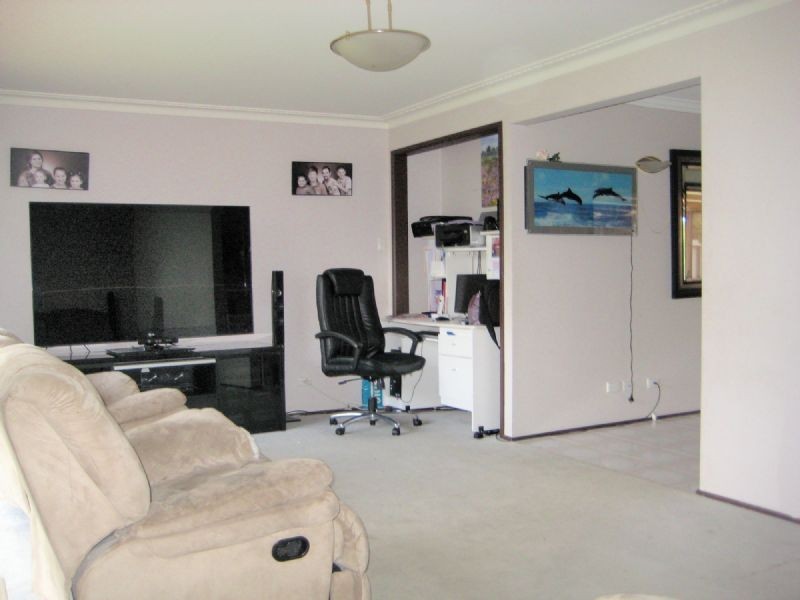 42 Neasham Drive, Dandenong North VIC 3175