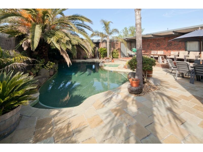 15 Outlook Drive, Dandenong North VIC 3175