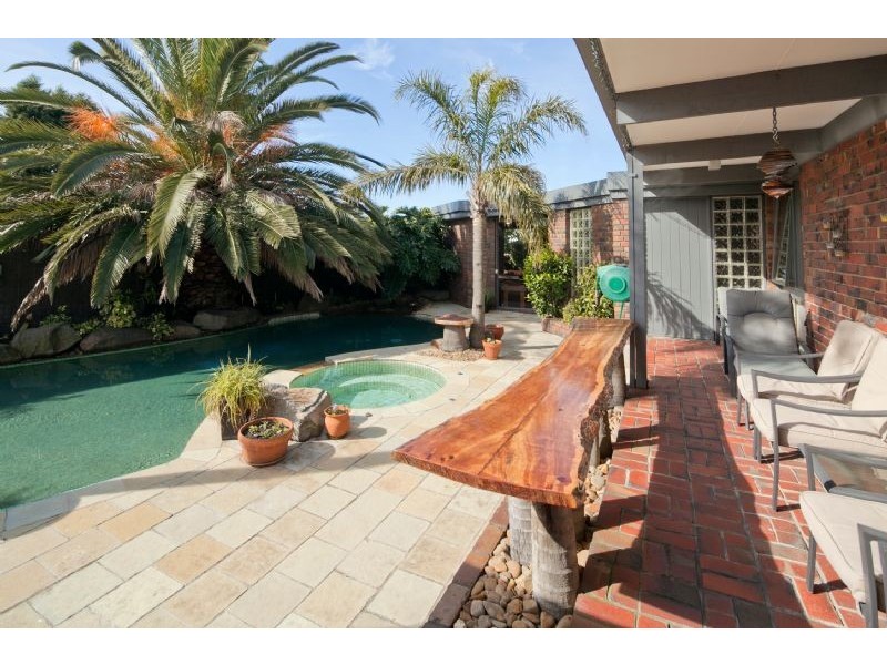 15 Outlook Drive, Dandenong North VIC 3175