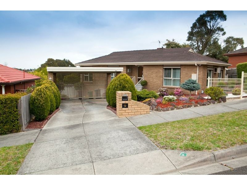 16 Hutchins Ave, Endeavour Hills VIC 3802