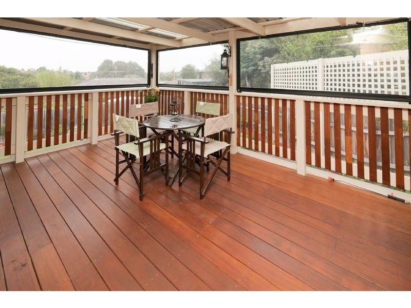 16 Hutchins Ave, Endeavour Hills VIC 3802