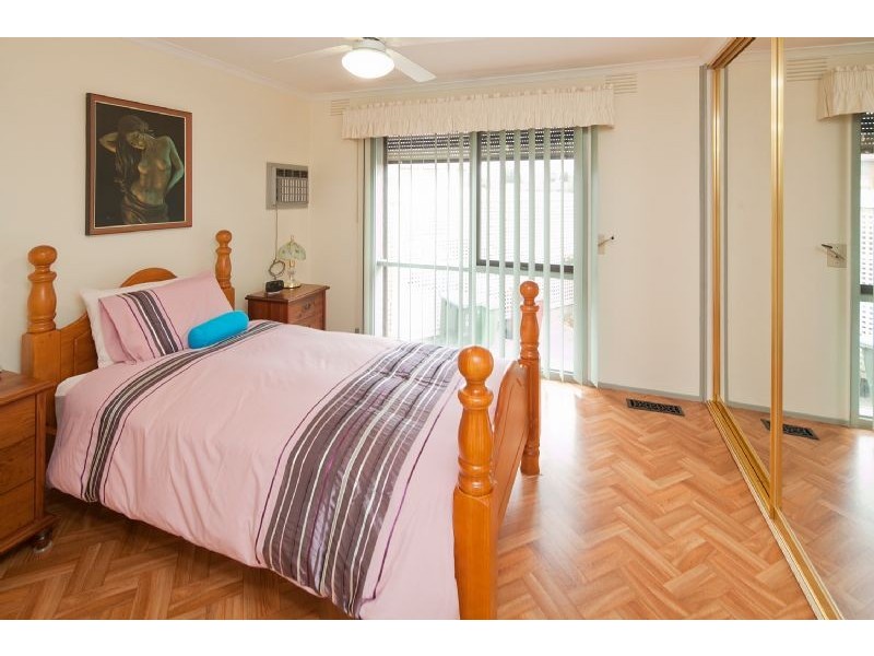 16 Hutchins Ave, Endeavour Hills VIC 3802