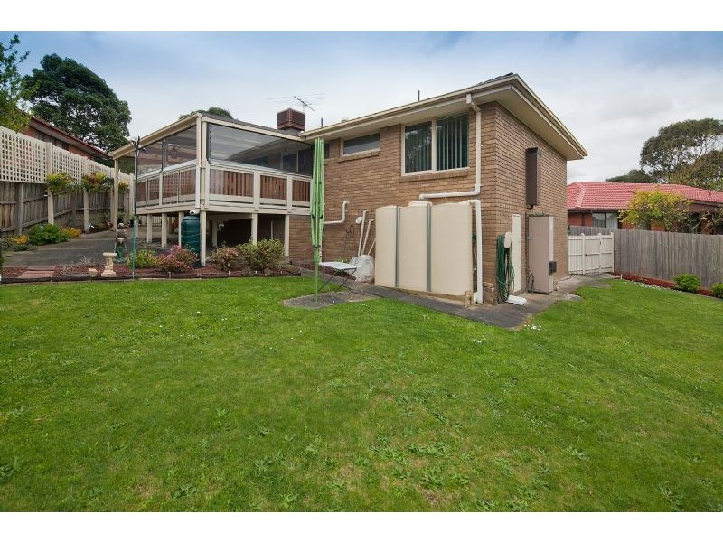 16 Hutchins Ave, Endeavour Hills VIC 3802