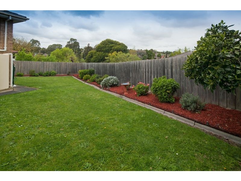 16 Hutchins Ave, Endeavour Hills VIC 3802