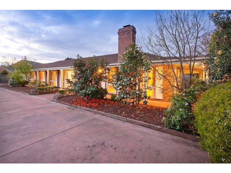 160 – 162 Kennington Park Drive, Endeavour Hills VIC 3802