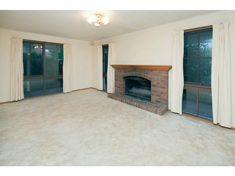 160 – 162 Kennington Park Drive, Endeavour Hills VIC 3802