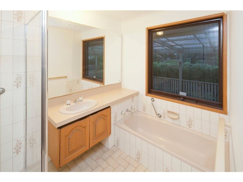 160 – 162 Kennington Park Drive, Endeavour Hills VIC 3802