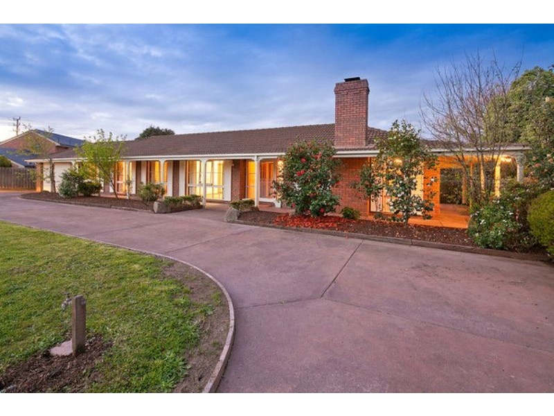 160 – 162 Kennington Park Drive, Endeavour Hills VIC 3802