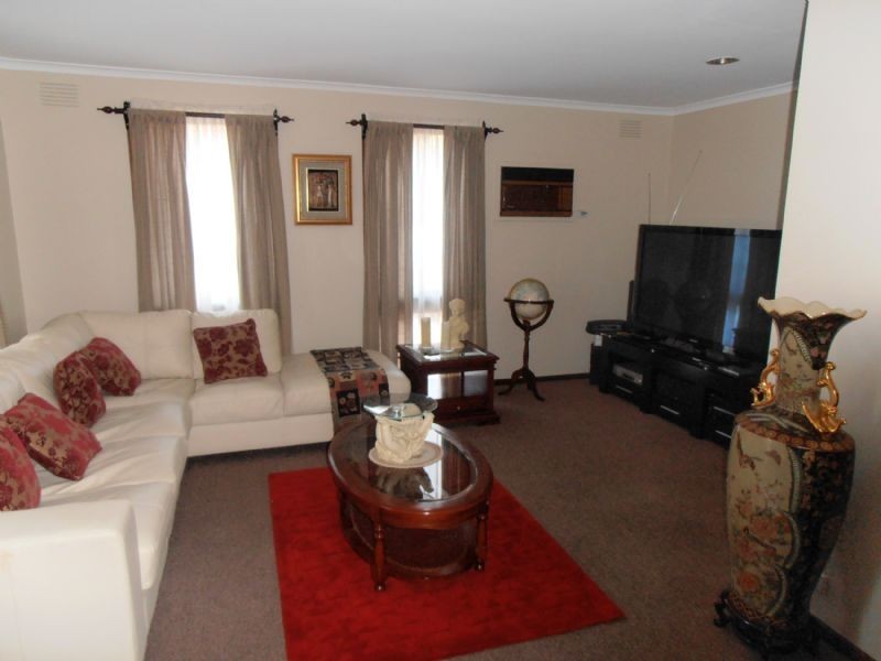 34 Essex Park Drive, Endeavour Hills VIC 3802