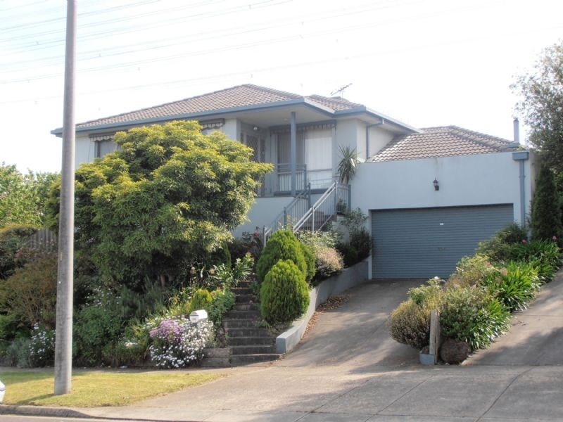 135 Gleneagles Drive, Endeavour Hills VIC 3802