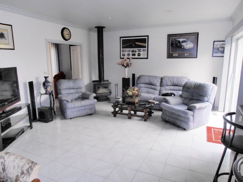 135 Gleneagles Drive, Endeavour Hills VIC 3802