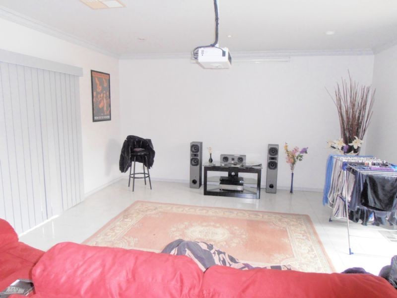 135 Gleneagles Drive, Endeavour Hills VIC 3802