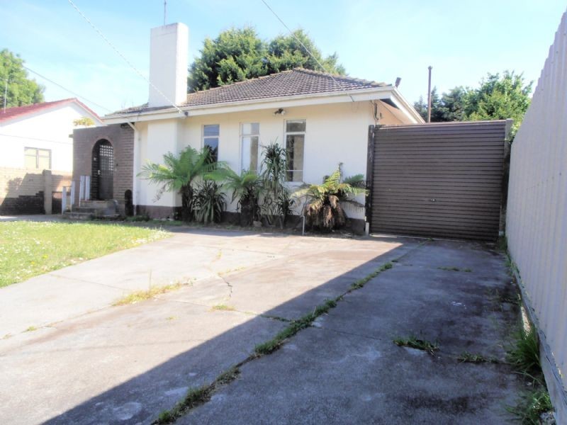 11 Oak Avenue, Doveton VIC 3177