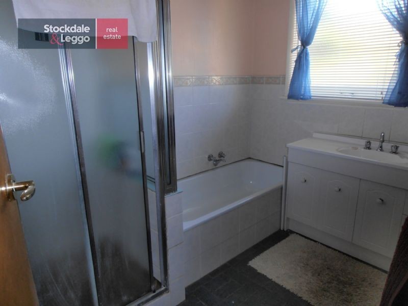 26 Charles Avenue, Hallam VIC 3803
