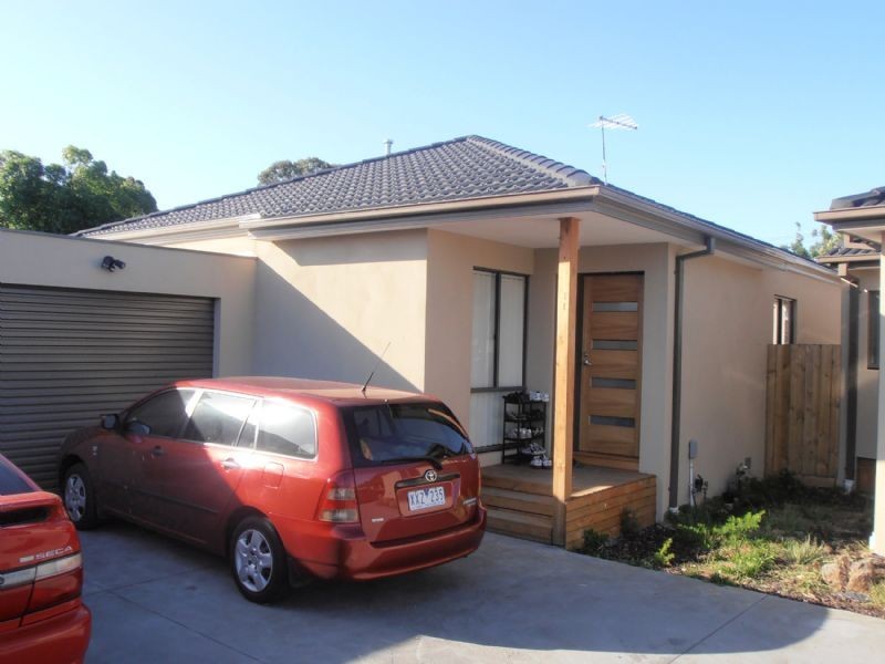 2/8 Prunus Grove, Doveton VIC 3177