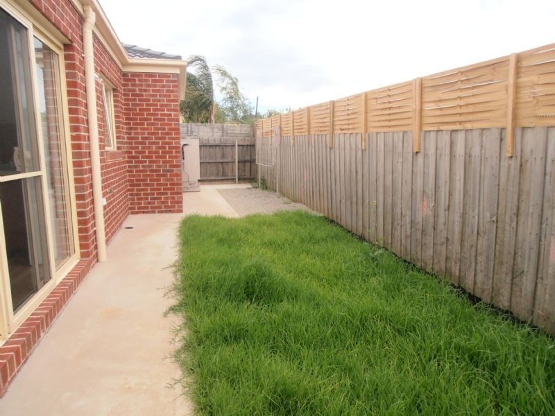 2/8 Buckeye Drive, Hallam VIC 3803