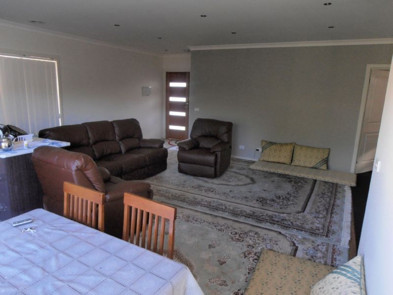 2/8 Prunus Grove, Doveton VIC 3177