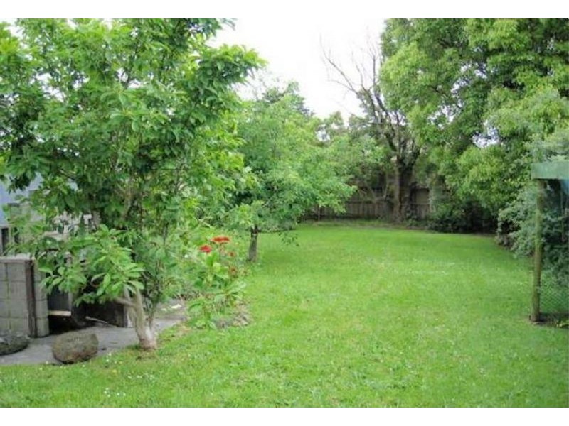 13 Burrows Avenue, Dandenong VIC 3175