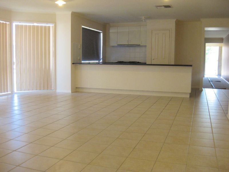 20 Glenn Erin Way, Berwick VIC 3806