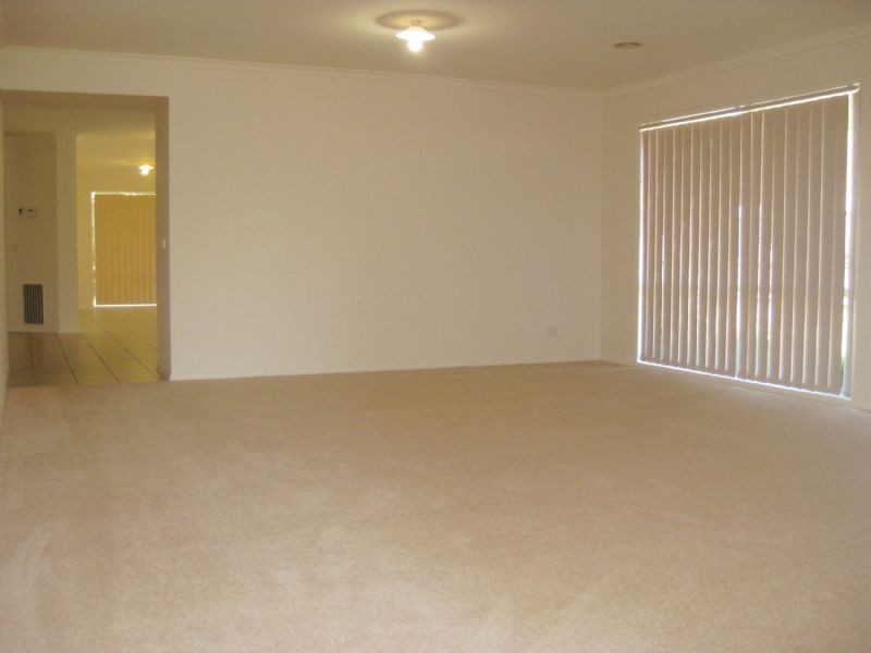 20 Glenn Erin Way, Berwick VIC 3806