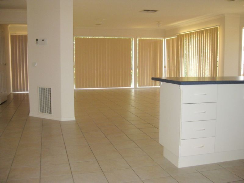 20 Glenn Erin Way, Berwick VIC 3806