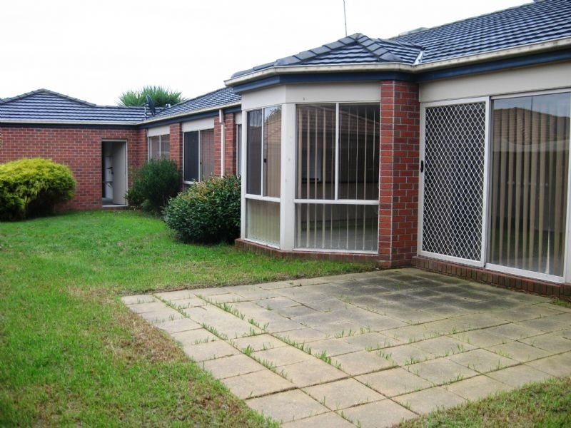 20 Glenn Erin Way, Berwick VIC 3806