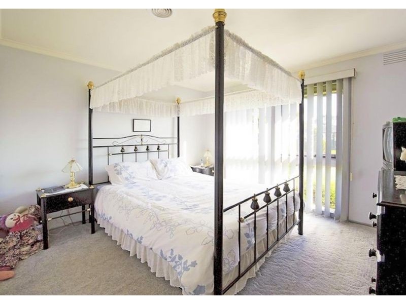 30 Vanessa Drive, Hampton Park VIC 3976