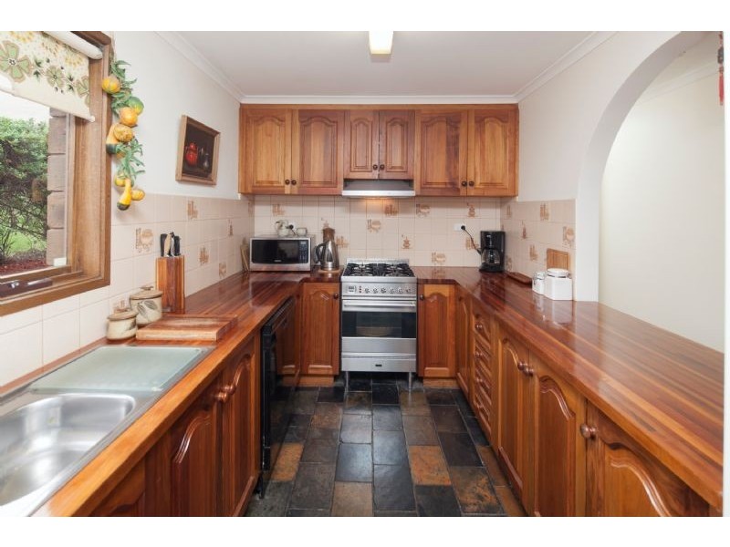 34 William Hovell Drive, Endeavour Hills VIC 3802