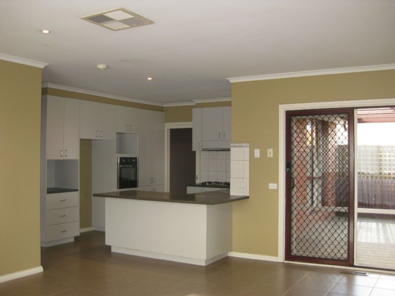 24 McKeon Circuit, Dandenong North VIC 3175